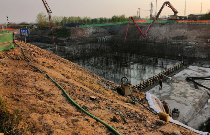 长江防洪能力提升堤防加固开发区施工Ⅲ标顺利完成马港闸站身底板混凝土浇筑
